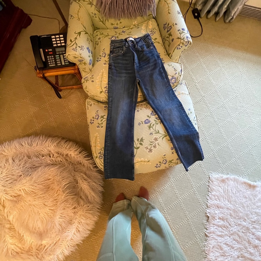 ZARA JEANS SIZE 0 - BARELY WORN!!